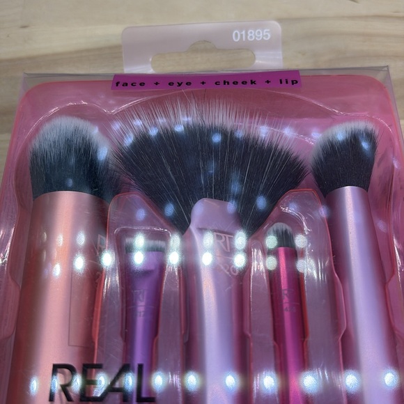 Brand New Real Techniques Artist Make Up Brushes - Picture 3 of 6